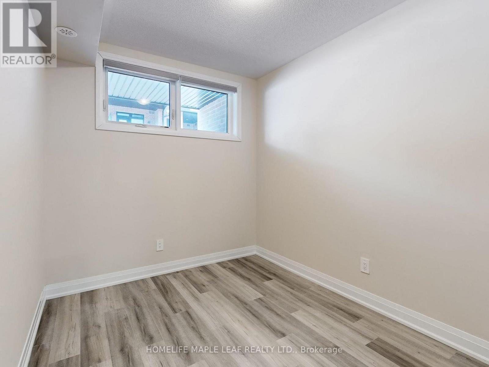 #124 1569 ROSE WAY - 22