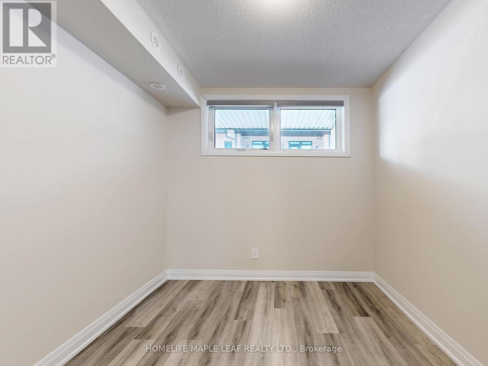 #124 1569 ROSE WAY - 23