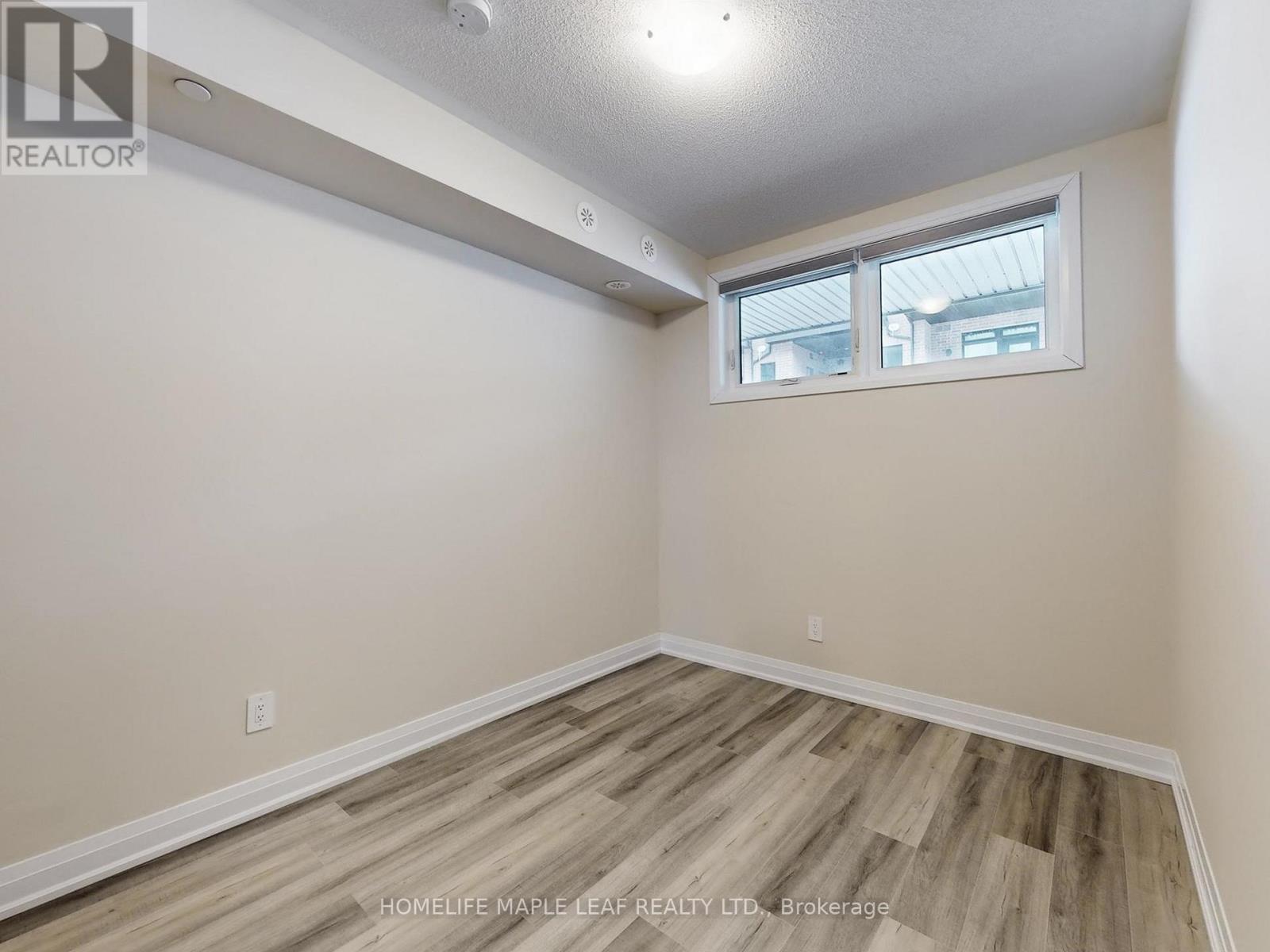 #124 1569 ROSE WAY - 24