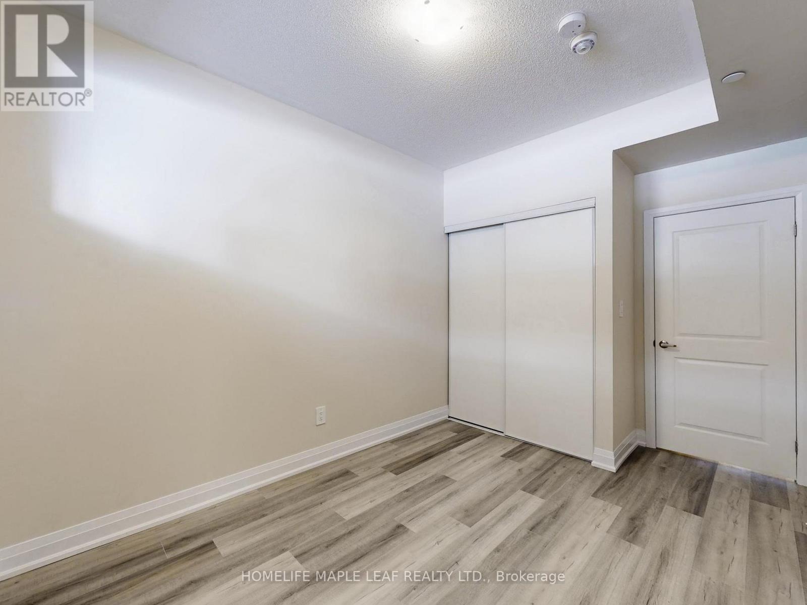 #124 1569 ROSE WAY - 25
