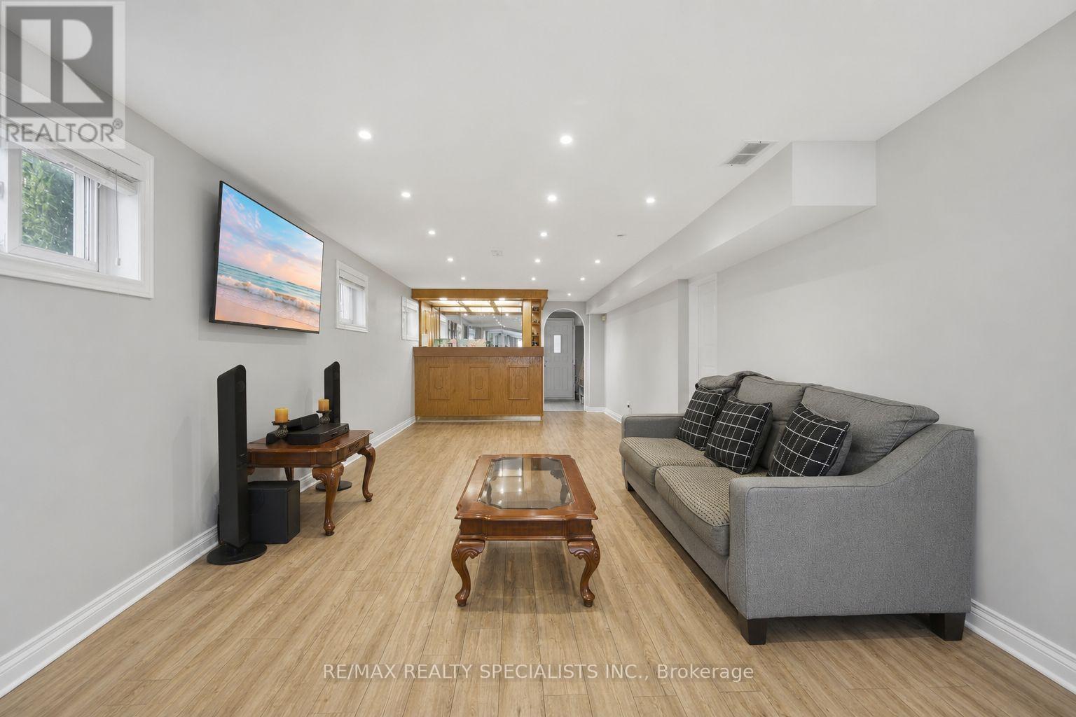 2571 TRIDENT AVENUE - Image 3