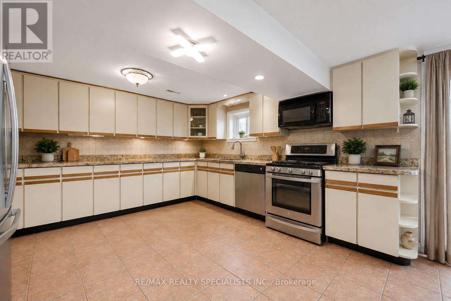 2571 TRIDENT AVENUE - Image 6
