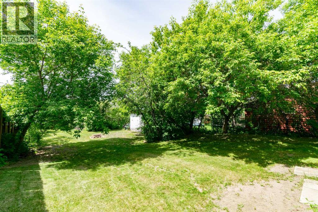 19 4 Street - 32