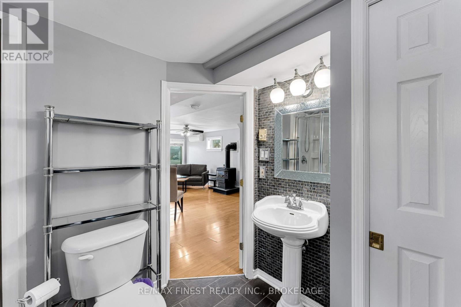 6 BAIDEN STREET - 32