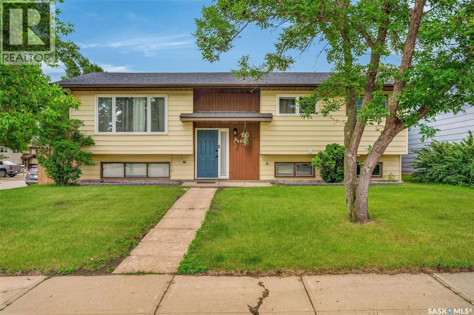 2908 Bliss CRESCENT - 1