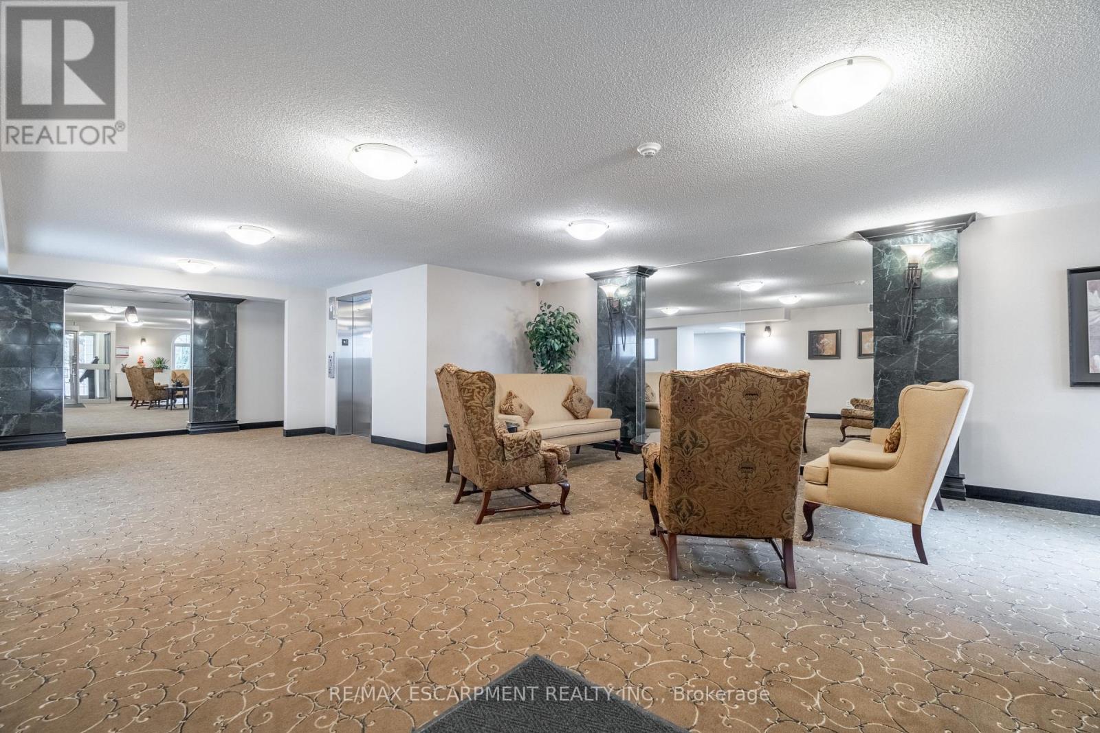 #306 970 GOLF LINKS ROAD - 1