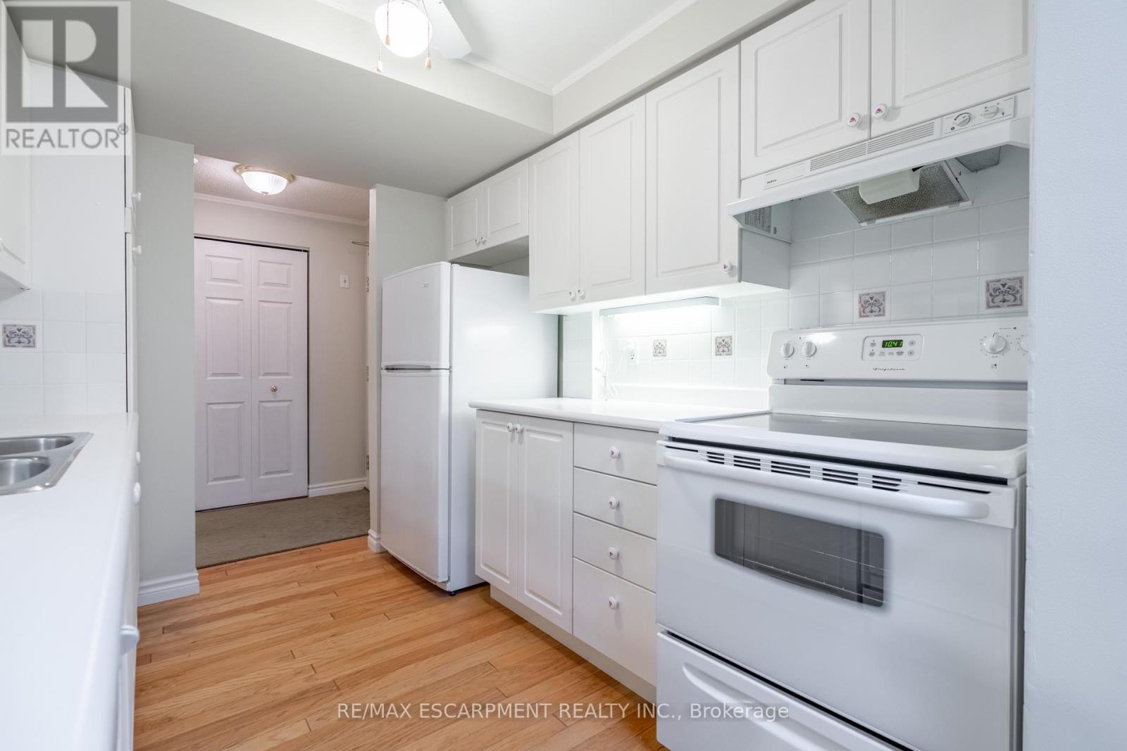 #306 970 GOLF LINKS ROAD - 16