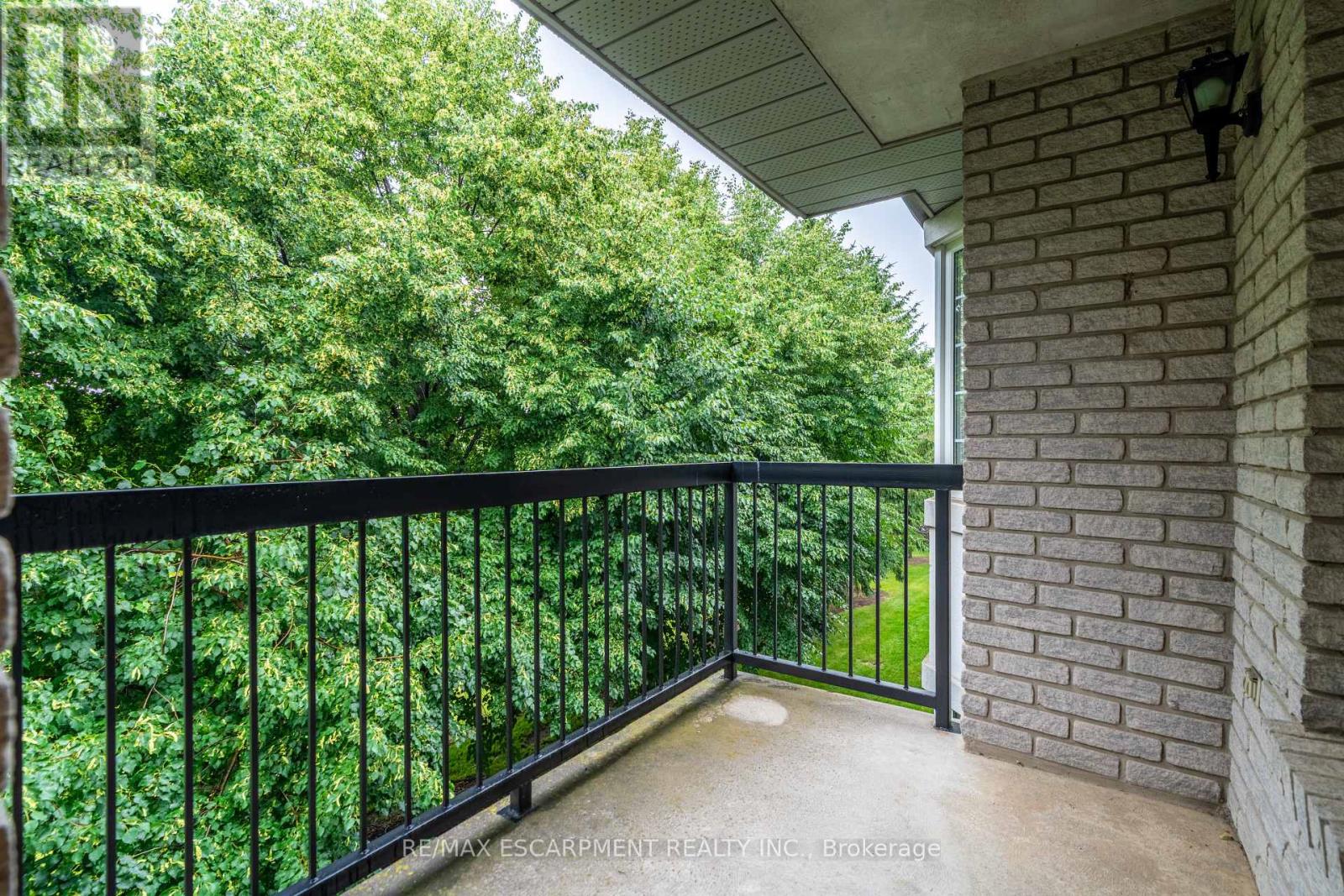 #306 970 GOLF LINKS ROAD - 33