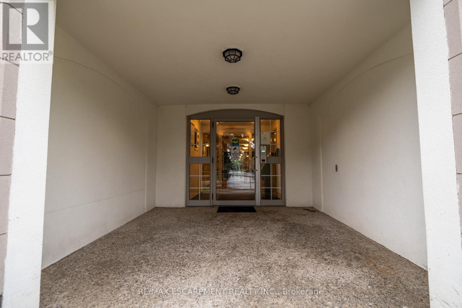 #306 970 GOLF LINKS ROAD - 35