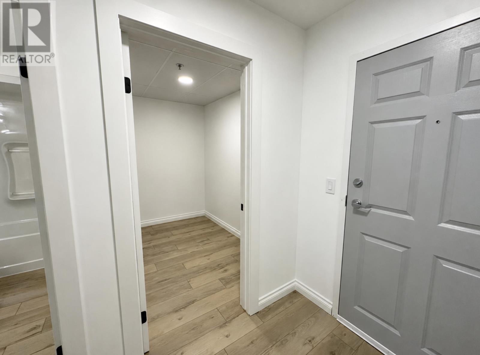 604 - 5 Bay Road - 3