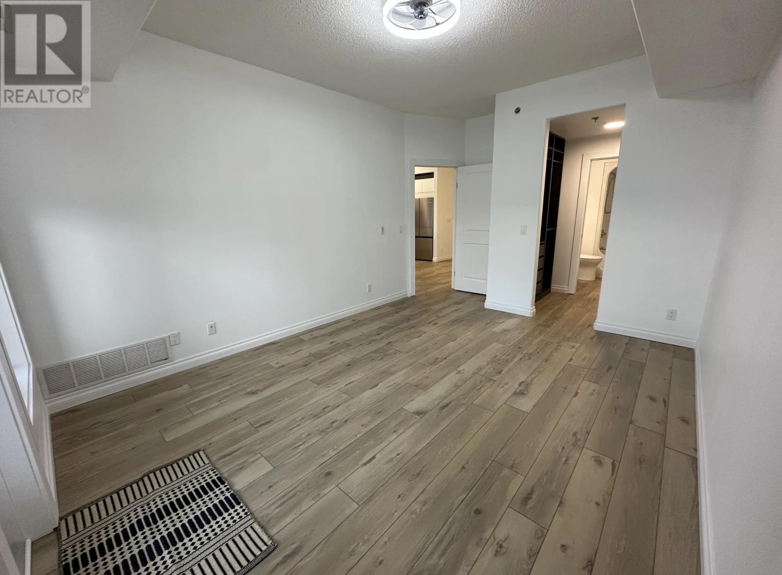 604 - 5 Bay Road - 14