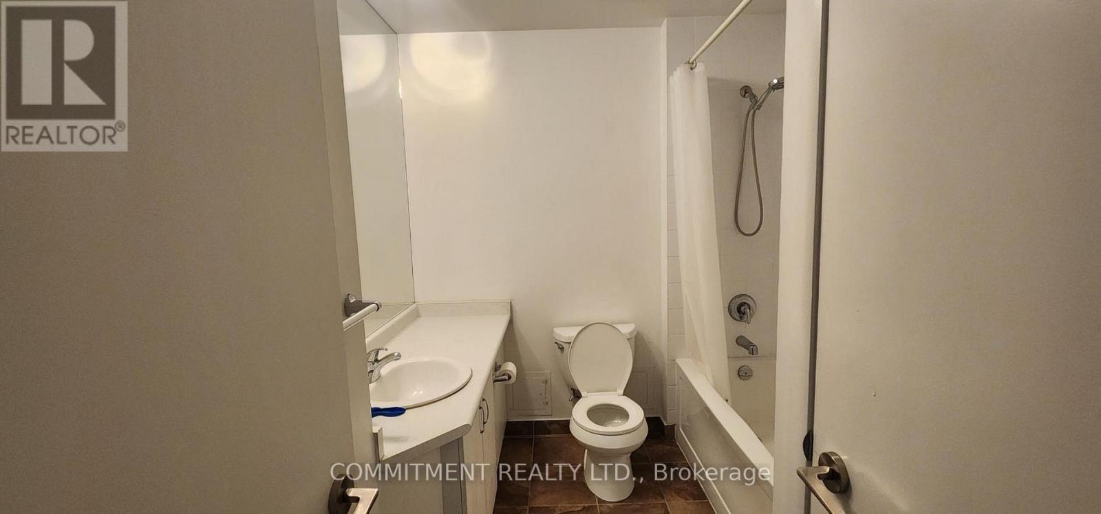 ##215 215 FORT YORK BOULEVARD - 7