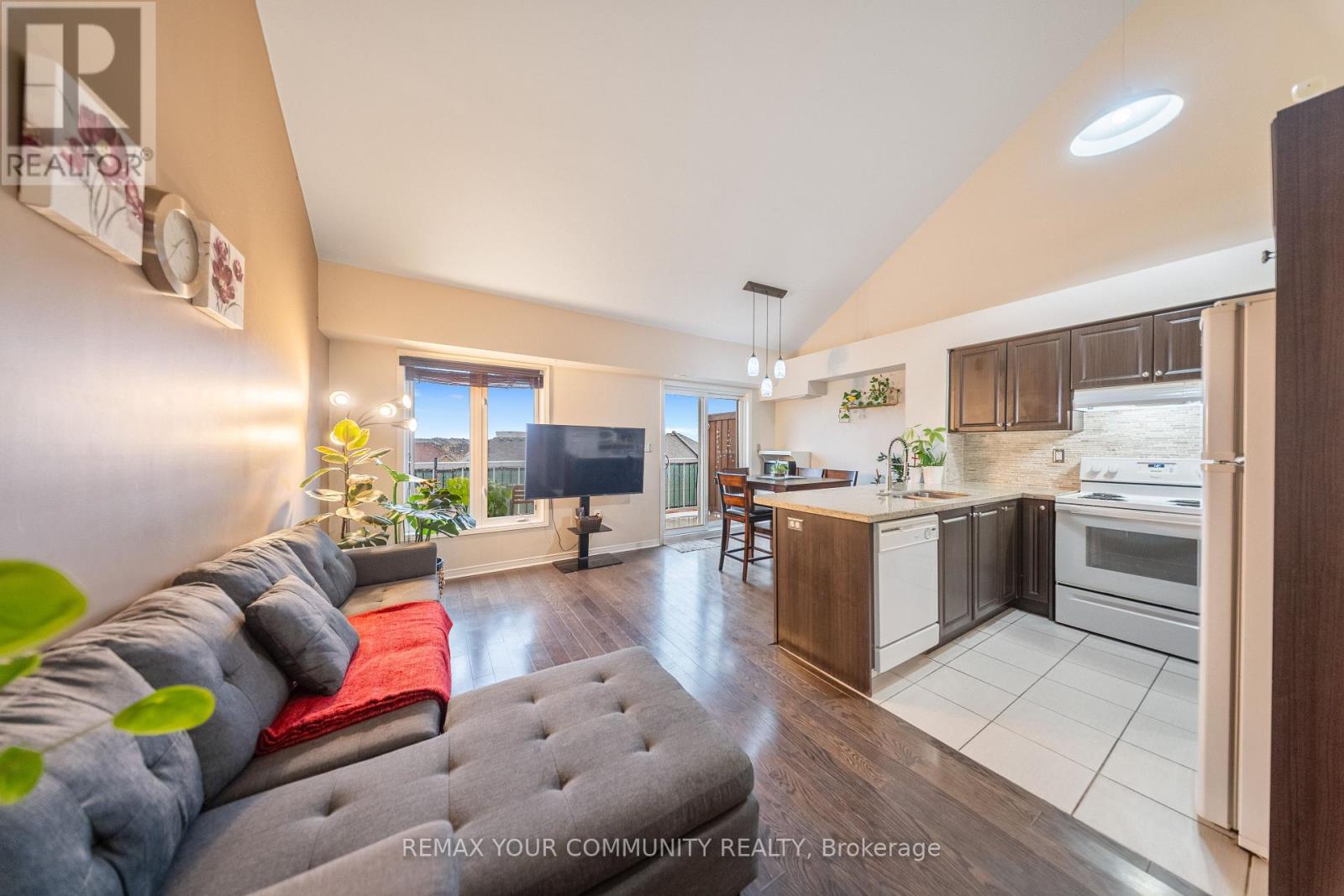 #48 651F WARDEN AVENUE - 14