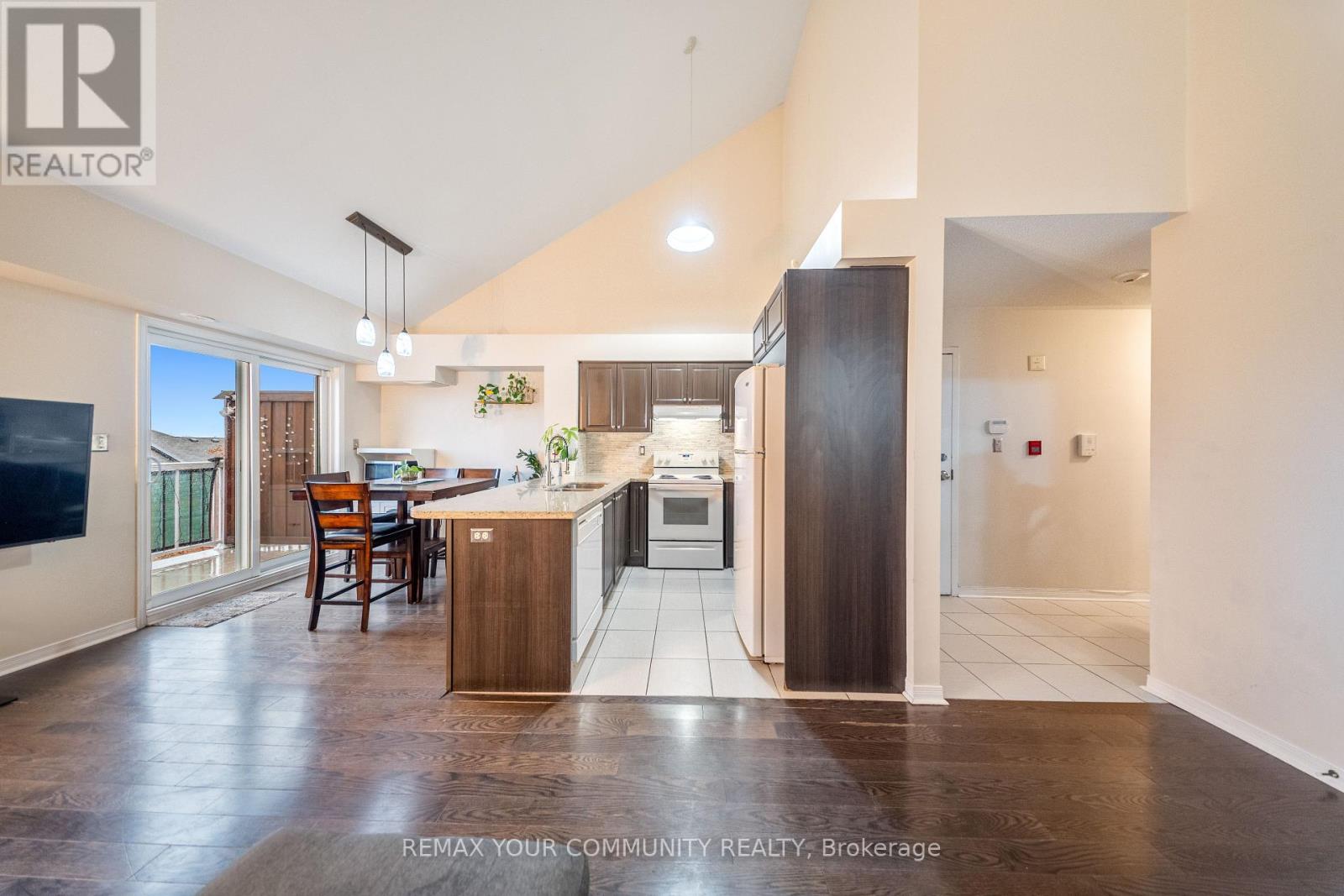 #48 651F WARDEN AVENUE - 15