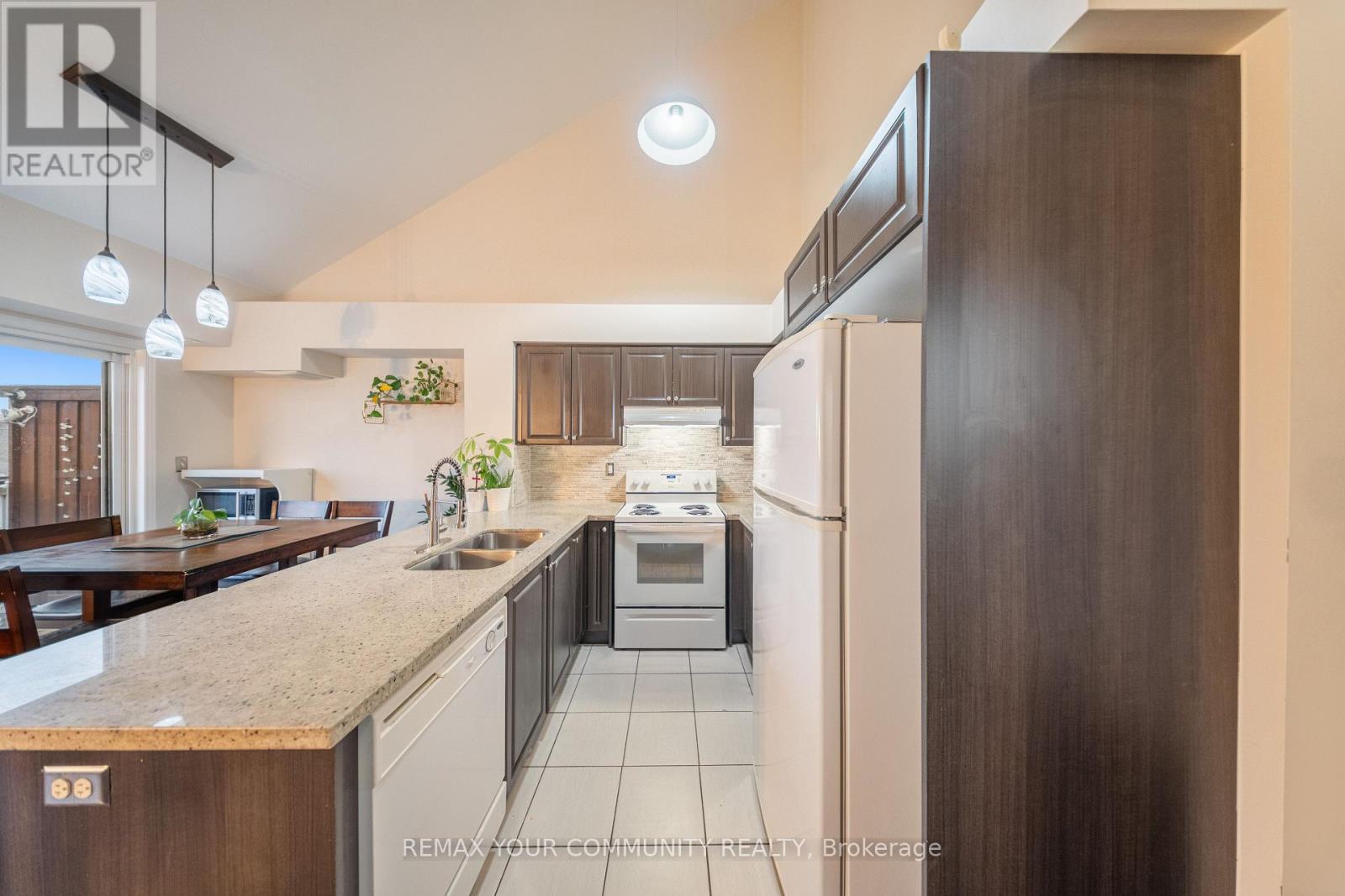 #48 651F WARDEN AVENUE - 16