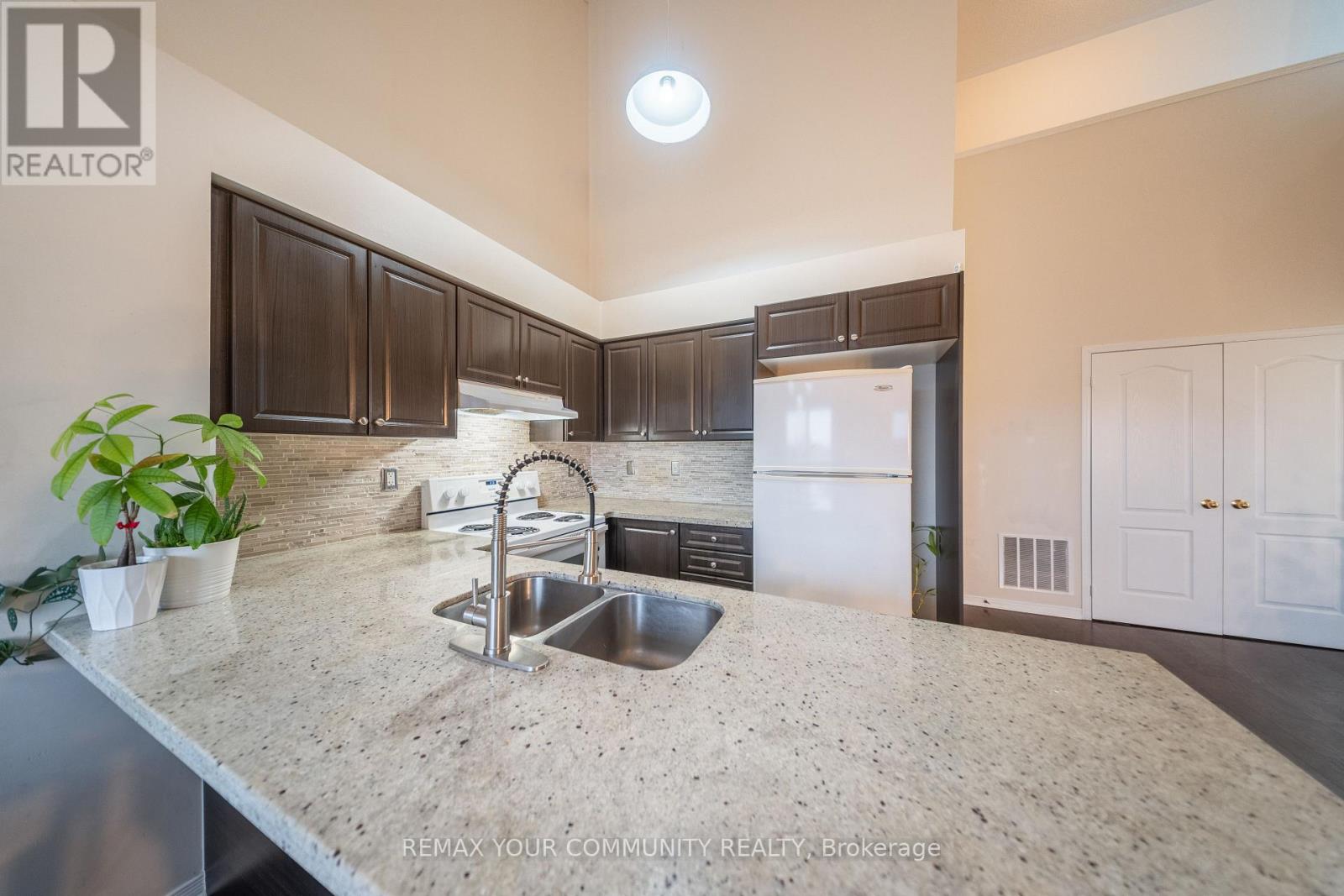 #48 651F WARDEN AVENUE - 18