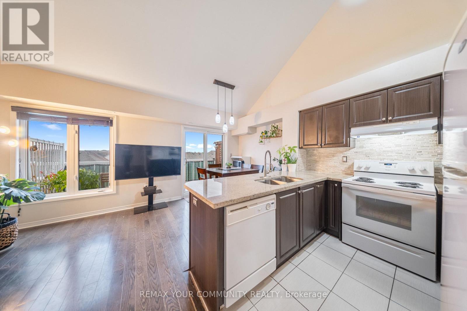#48 651F WARDEN AVENUE - 21