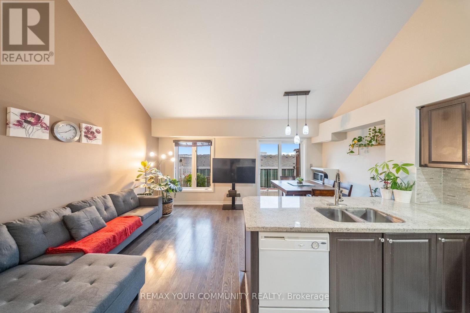 #48 651F WARDEN AVENUE - 22