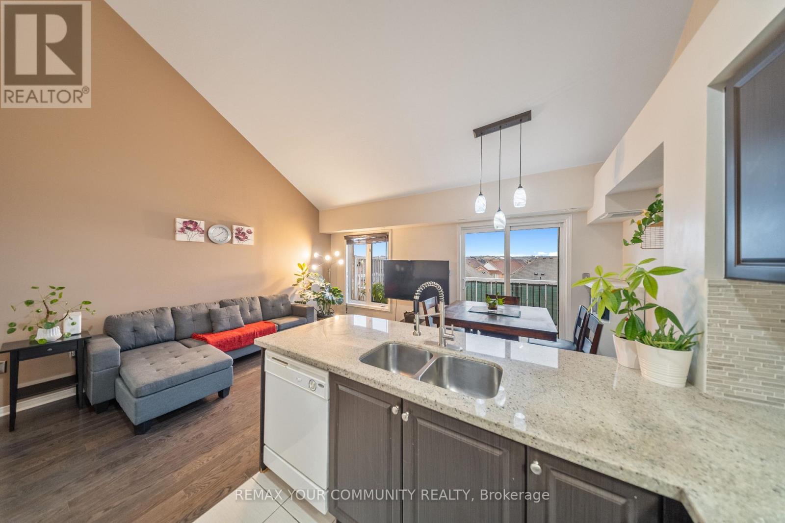 #48 651F WARDEN AVENUE - 24