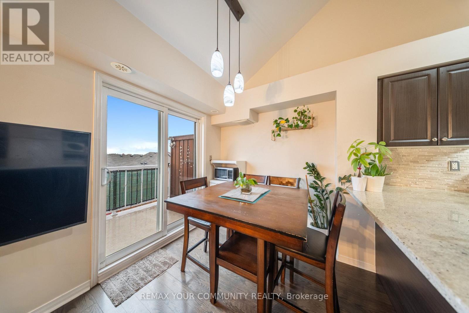 #48 651F WARDEN AVENUE - 25