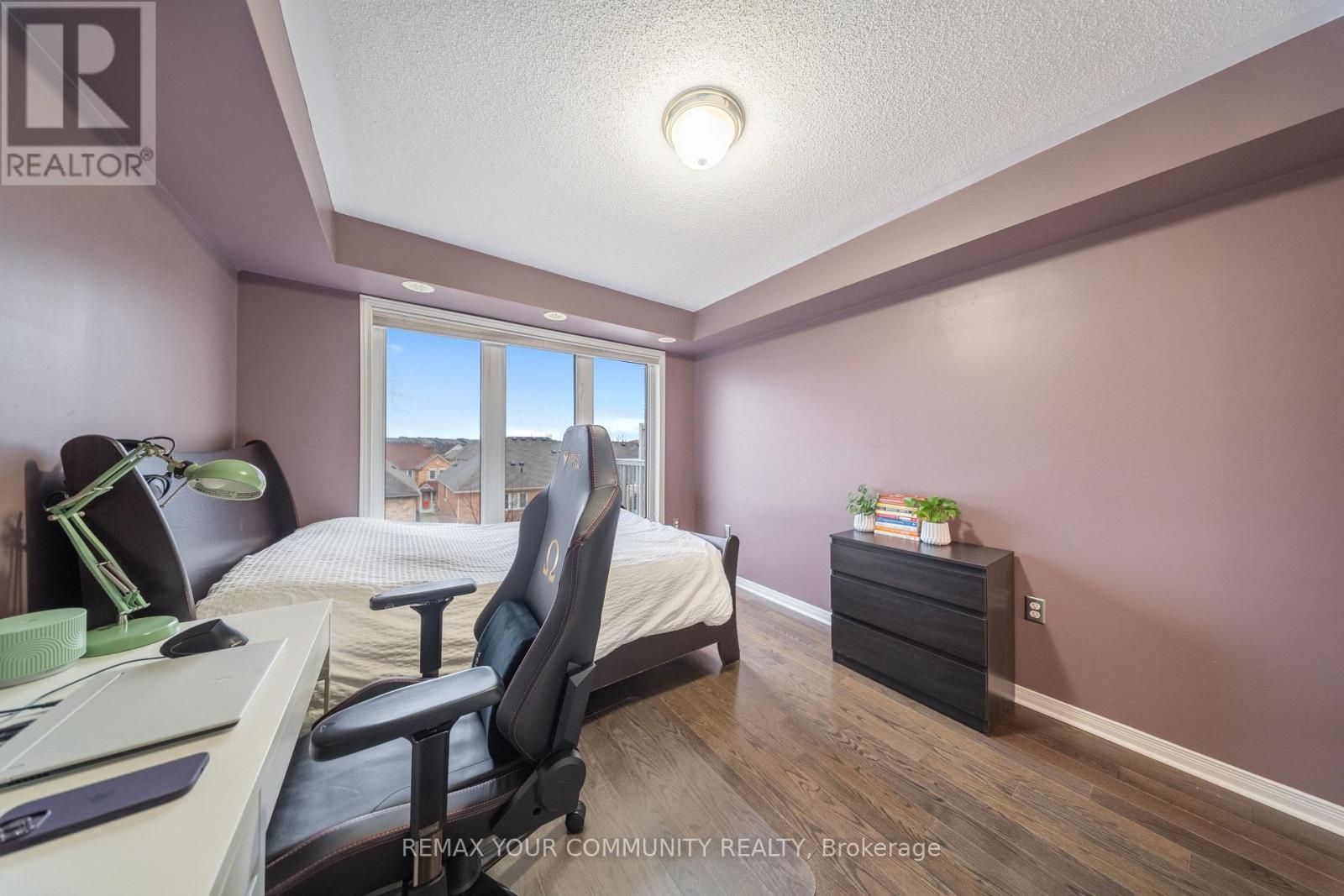 #48 651F WARDEN AVENUE - 32
