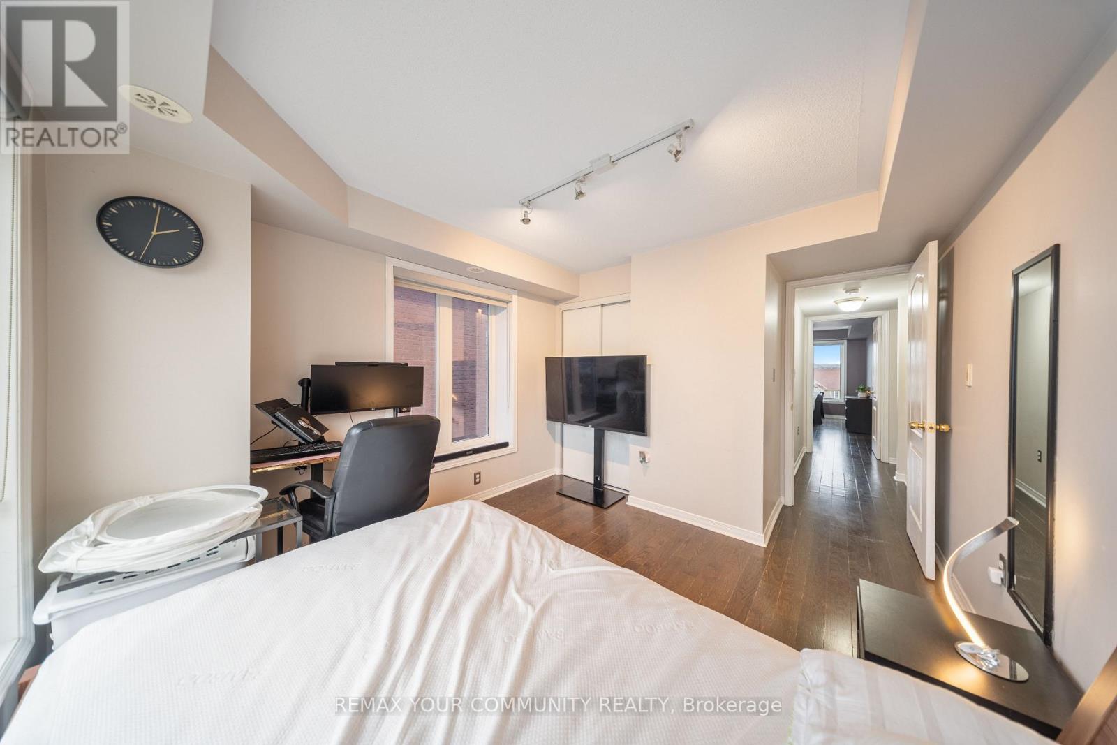 #48 651F WARDEN AVENUE - 36