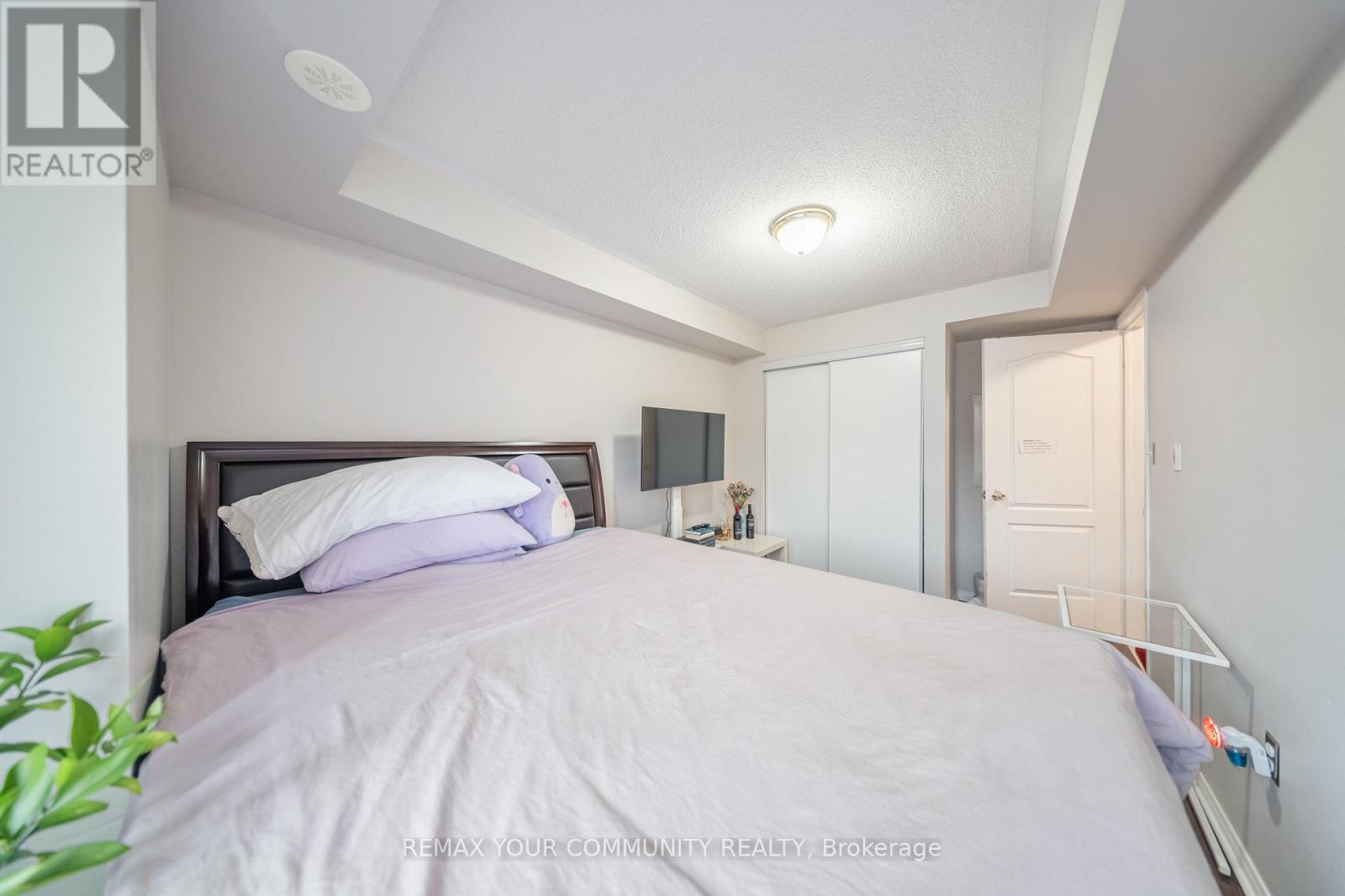 #48 651F WARDEN AVENUE - 39