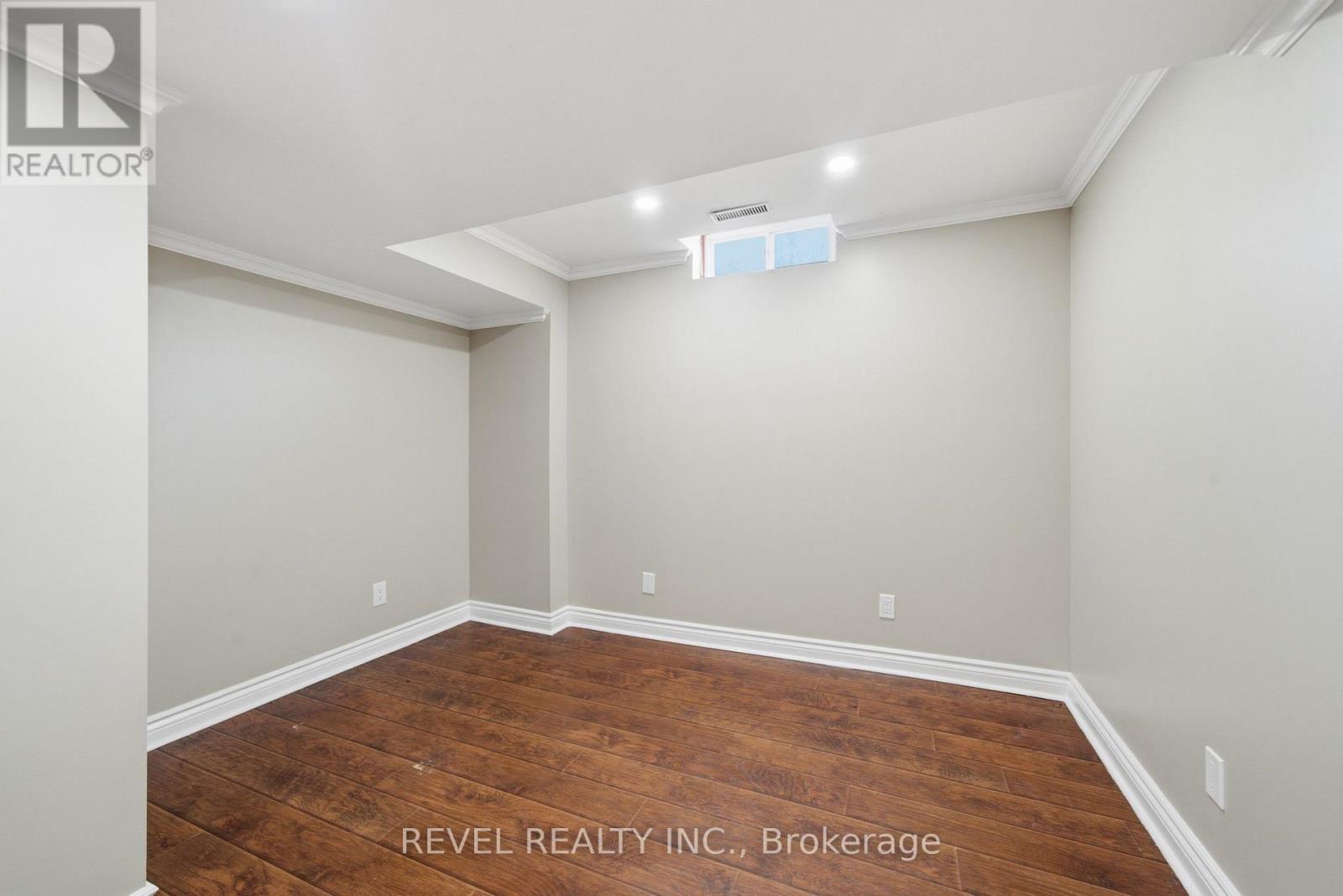 96 BOLLAND CRESCENT - 32