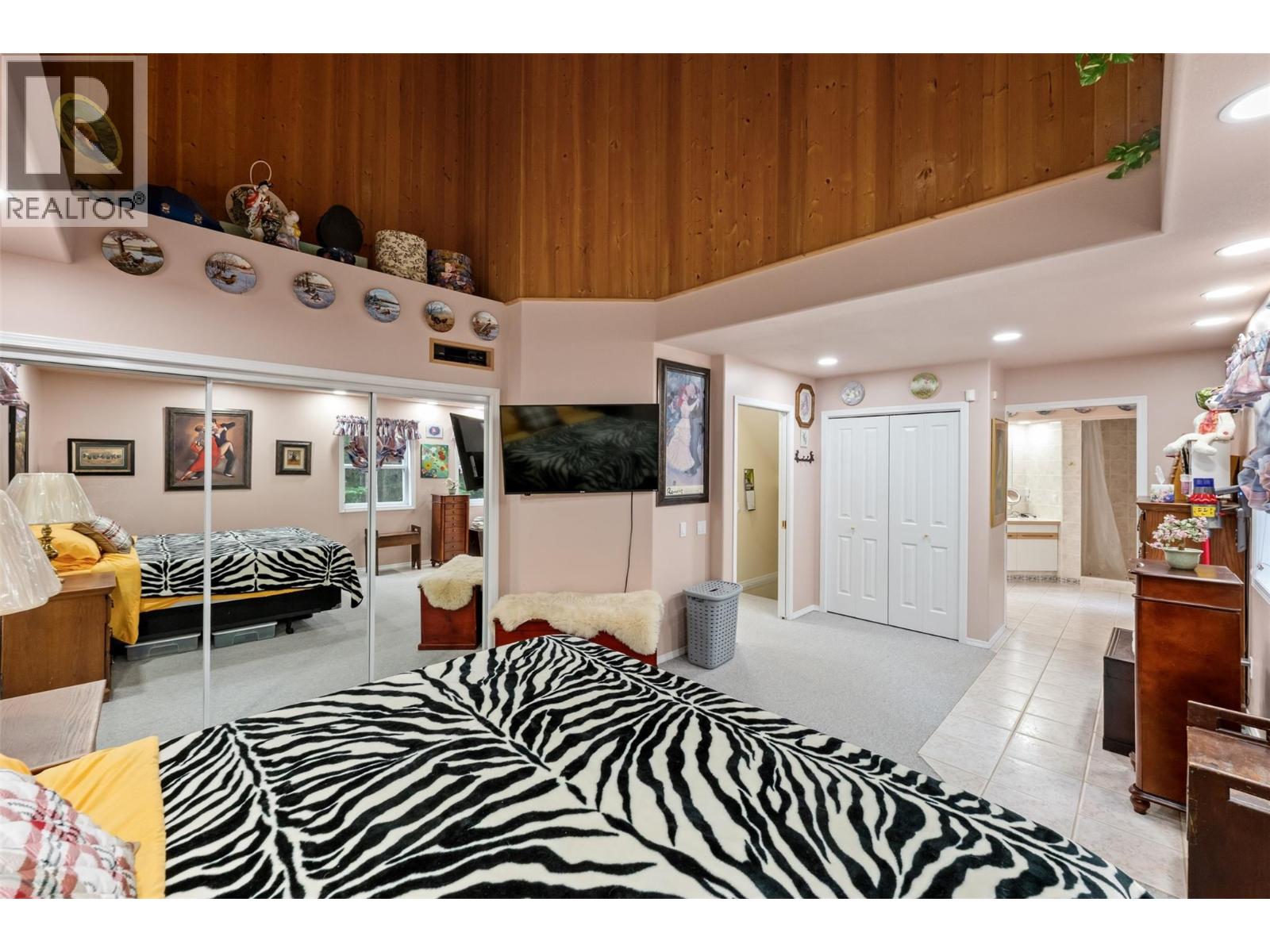 200 COUGAR Road - 44