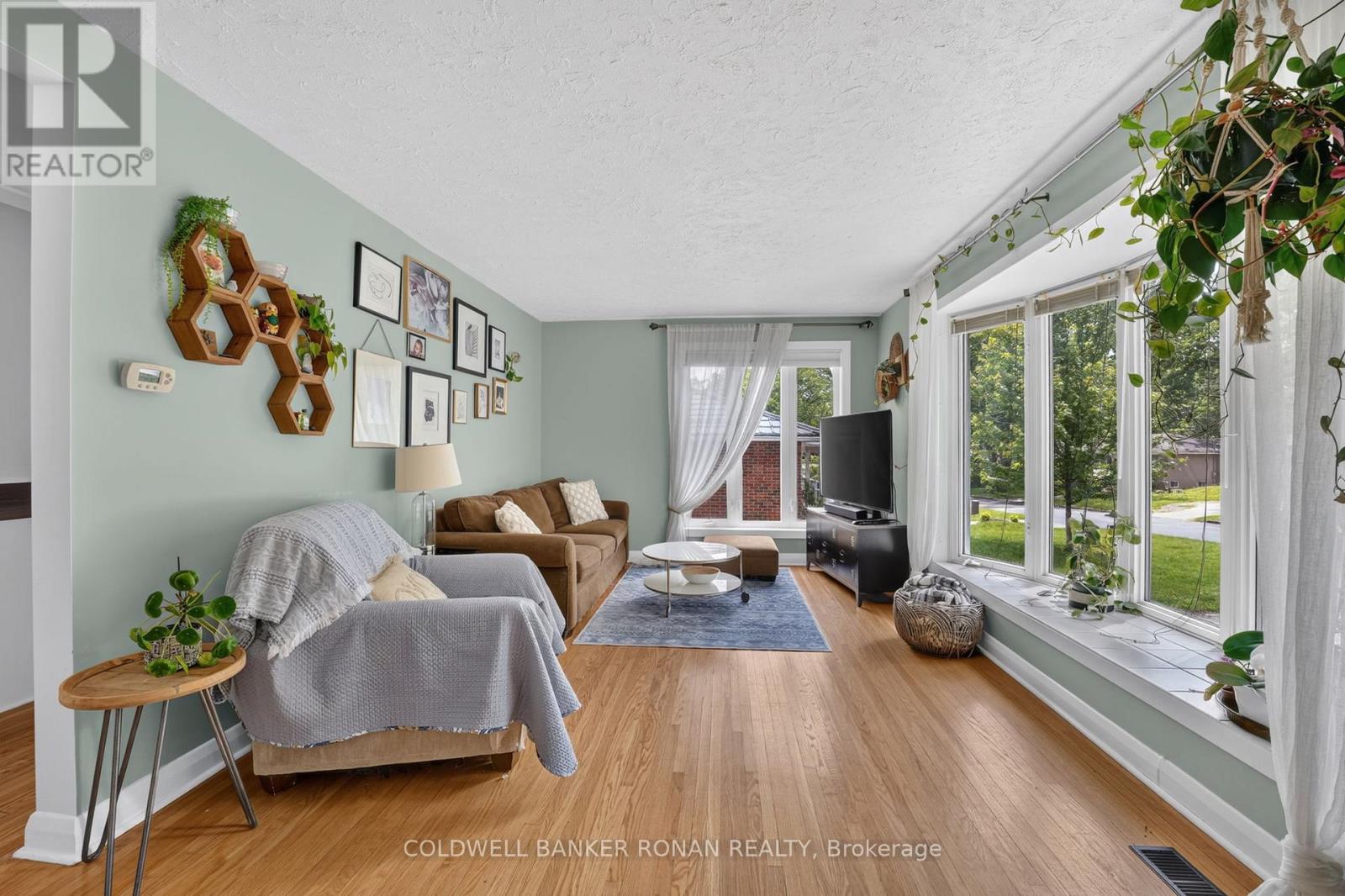 9 VINE STREET - 10