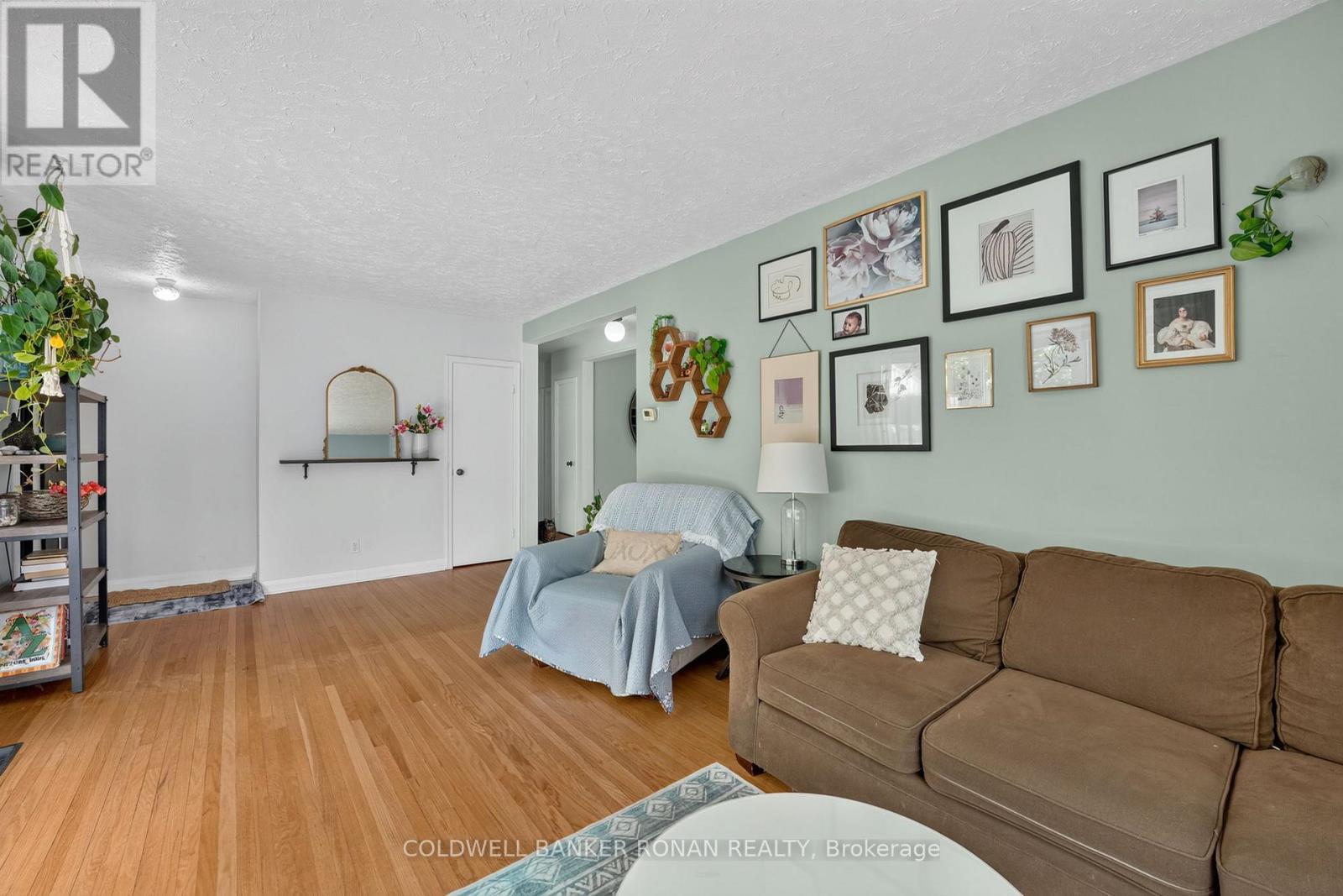 9 VINE STREET - 13