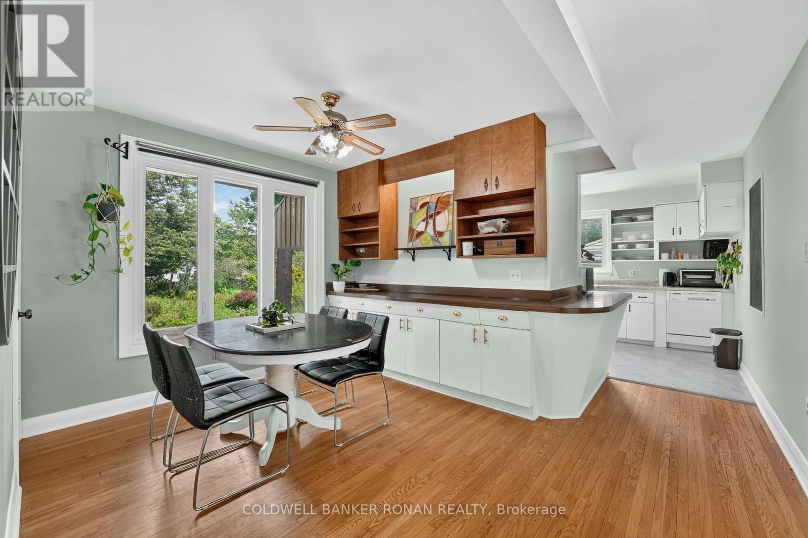 9 VINE STREET - 15