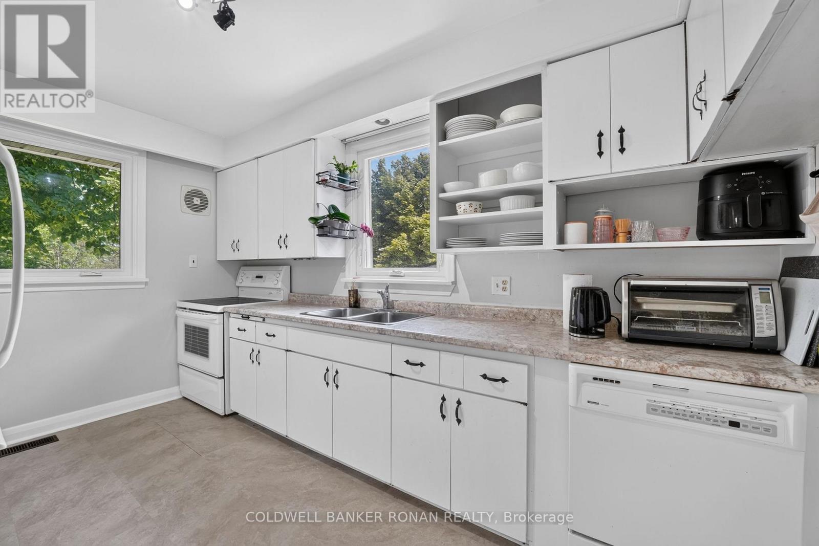 9 VINE STREET - 19