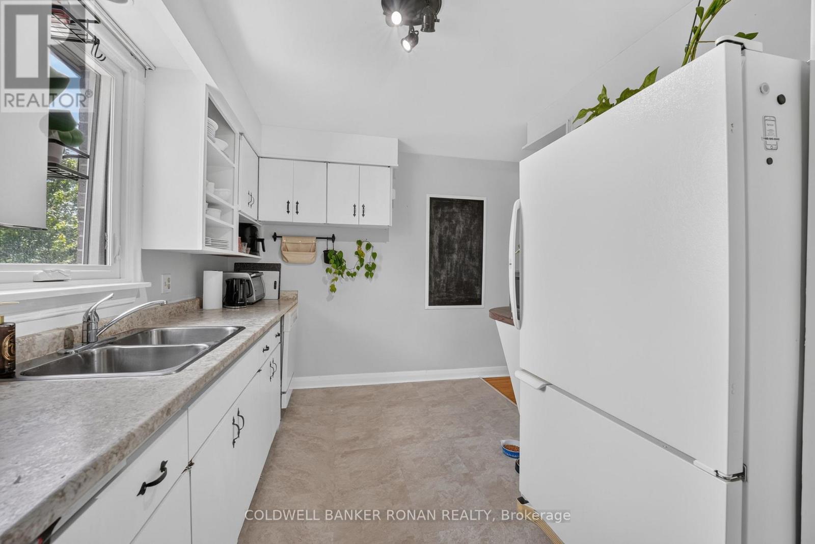 9 VINE STREET - 22