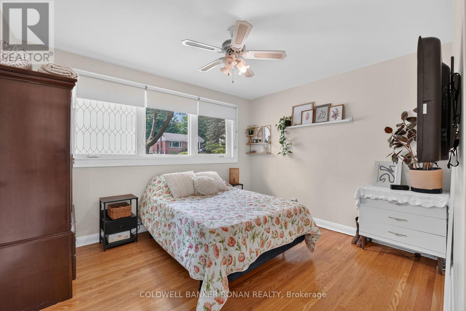 9 VINE STREET - 24