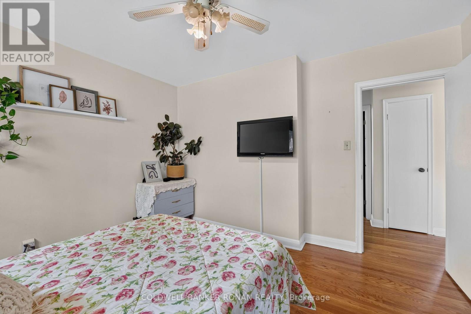 9 VINE STREET - 25