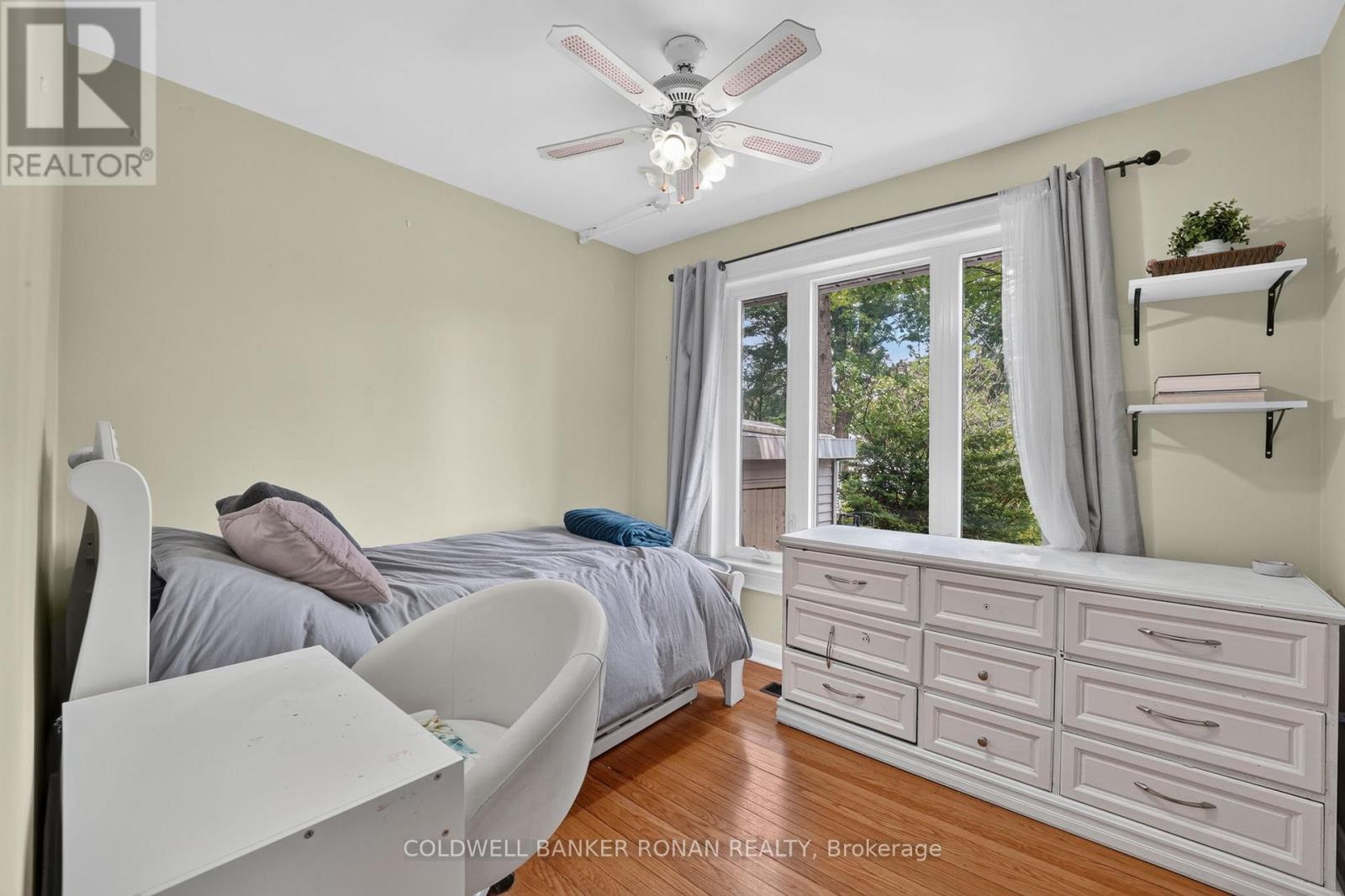 9 VINE STREET - 27