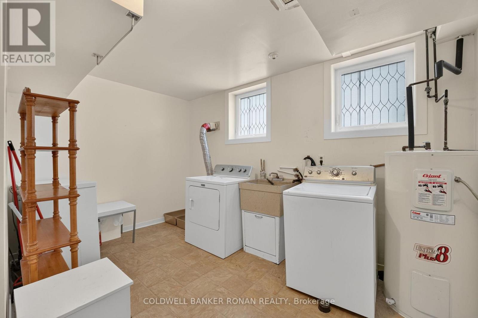 9 VINE STREET - 31