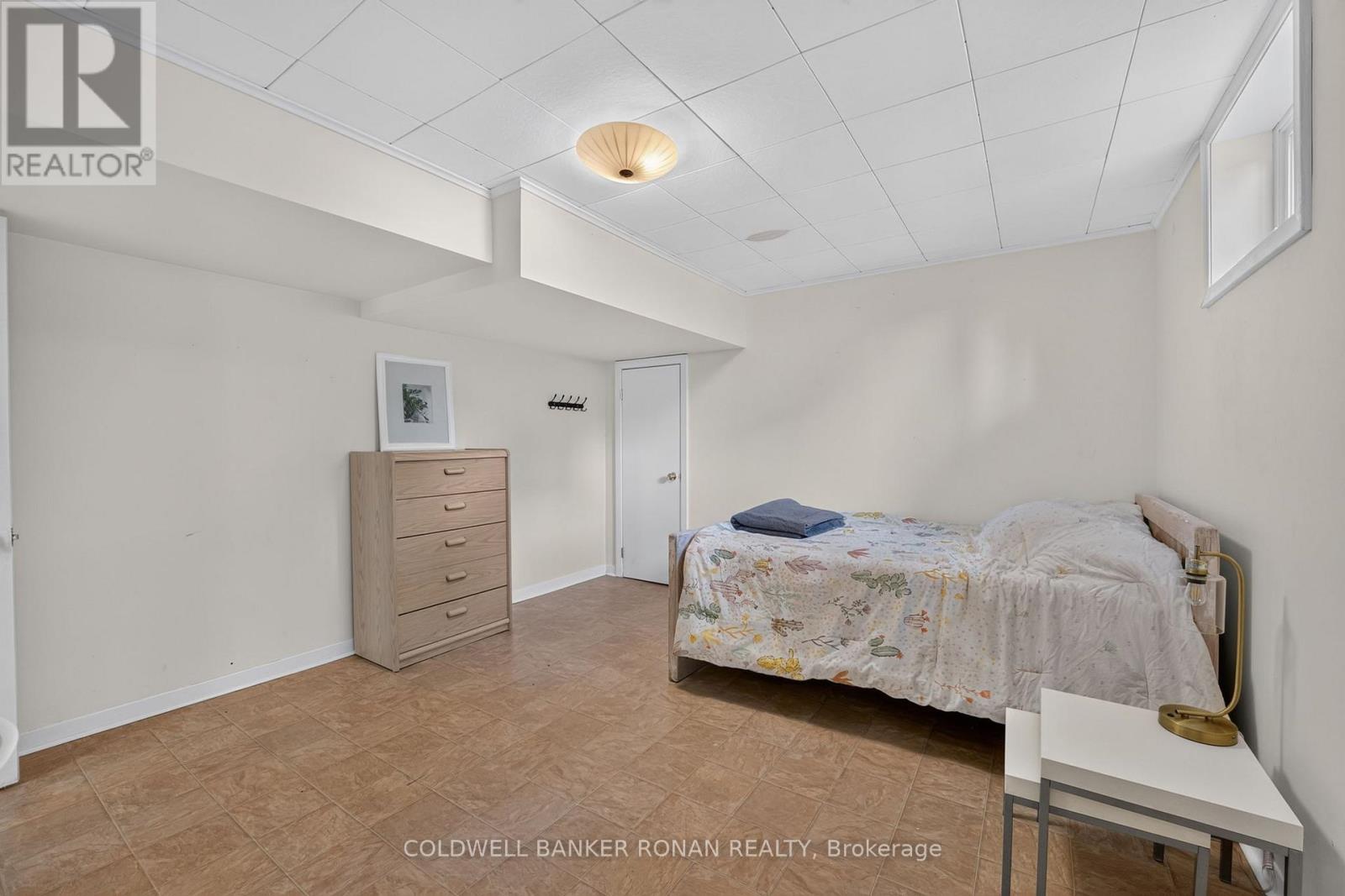 9 VINE STREET - 34