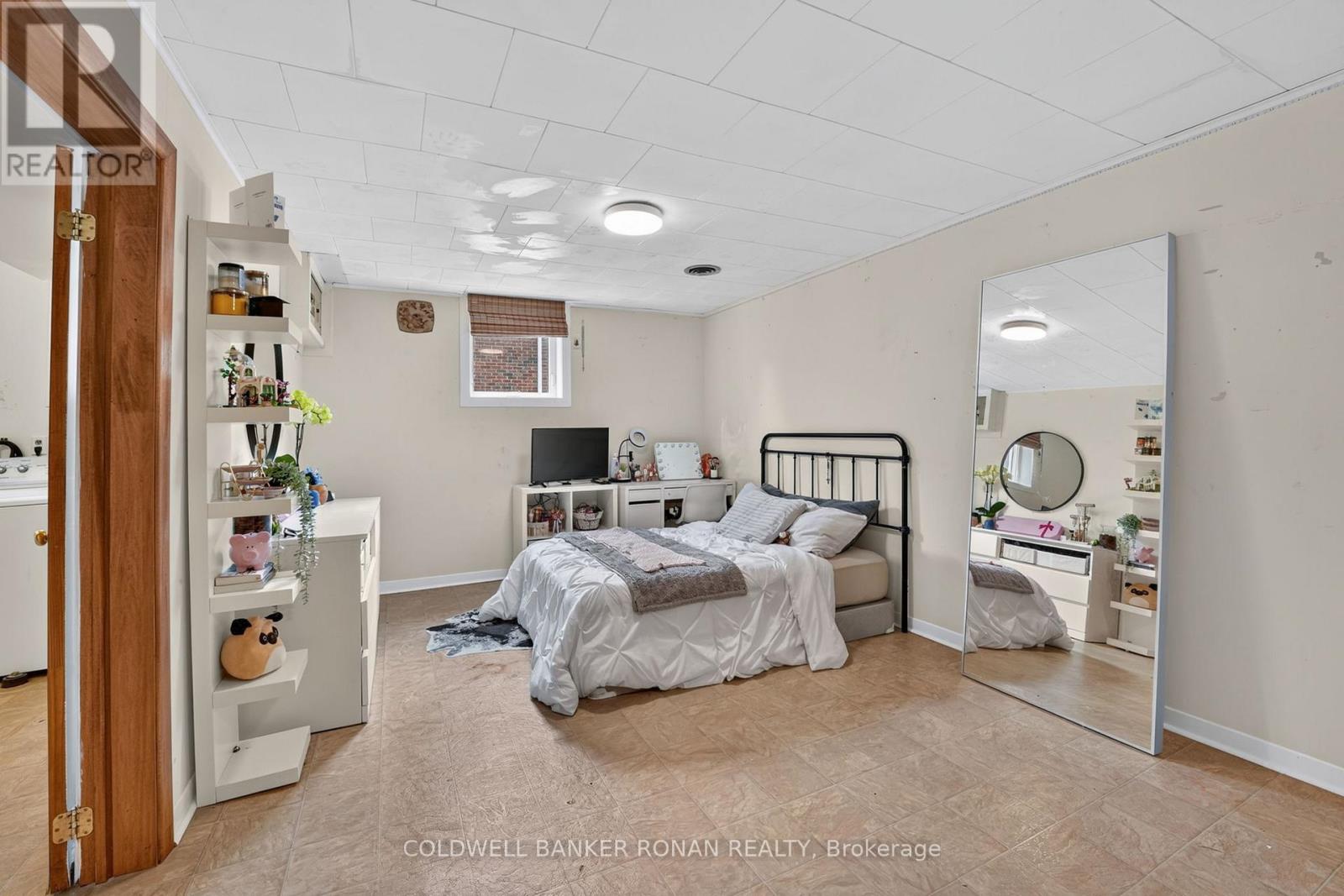 9 VINE STREET - 35