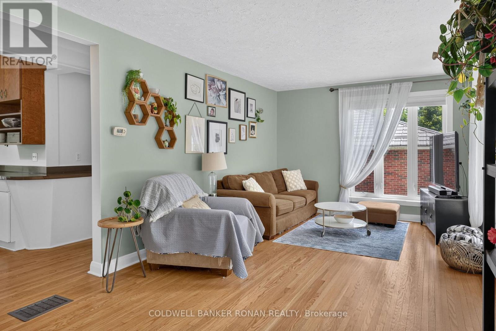 9 VINE STREET - 8