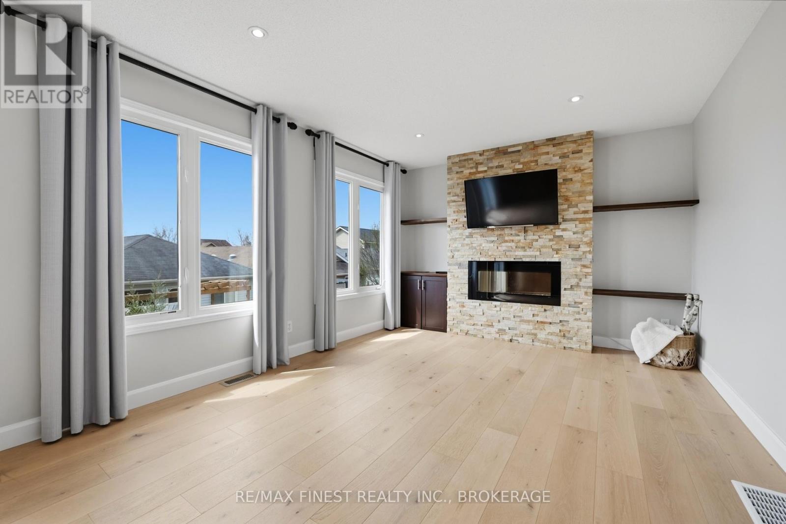 1223 AMANDA COURT - 10