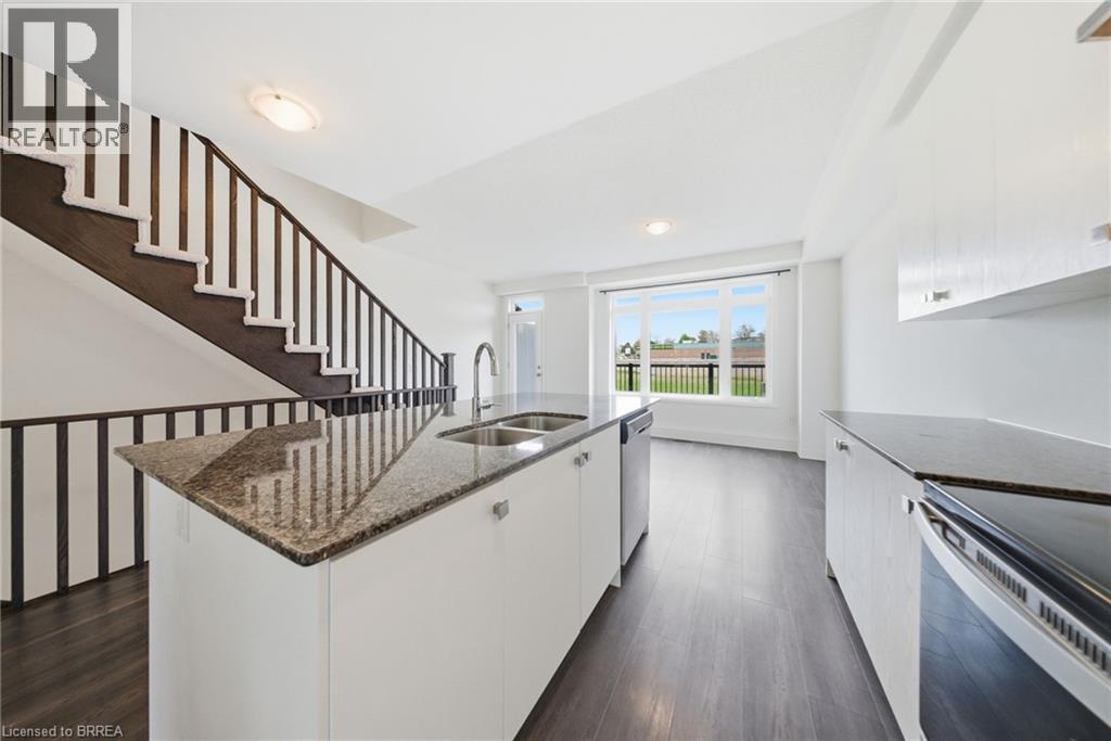 #107 585 COLBORNE Street - 12