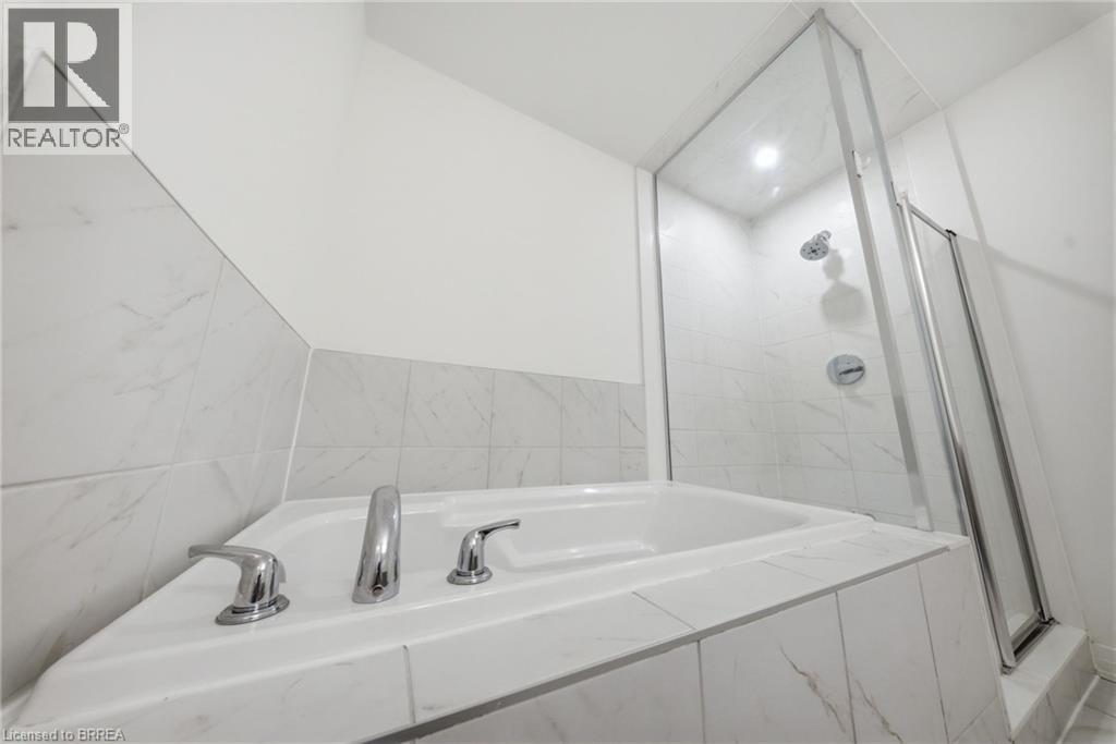 #107 585 COLBORNE Street - 25