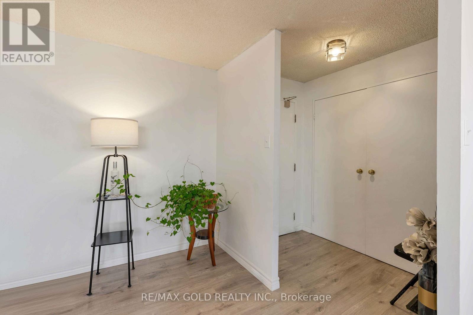 #2101 3700 KANEFF CRESCENT - 10