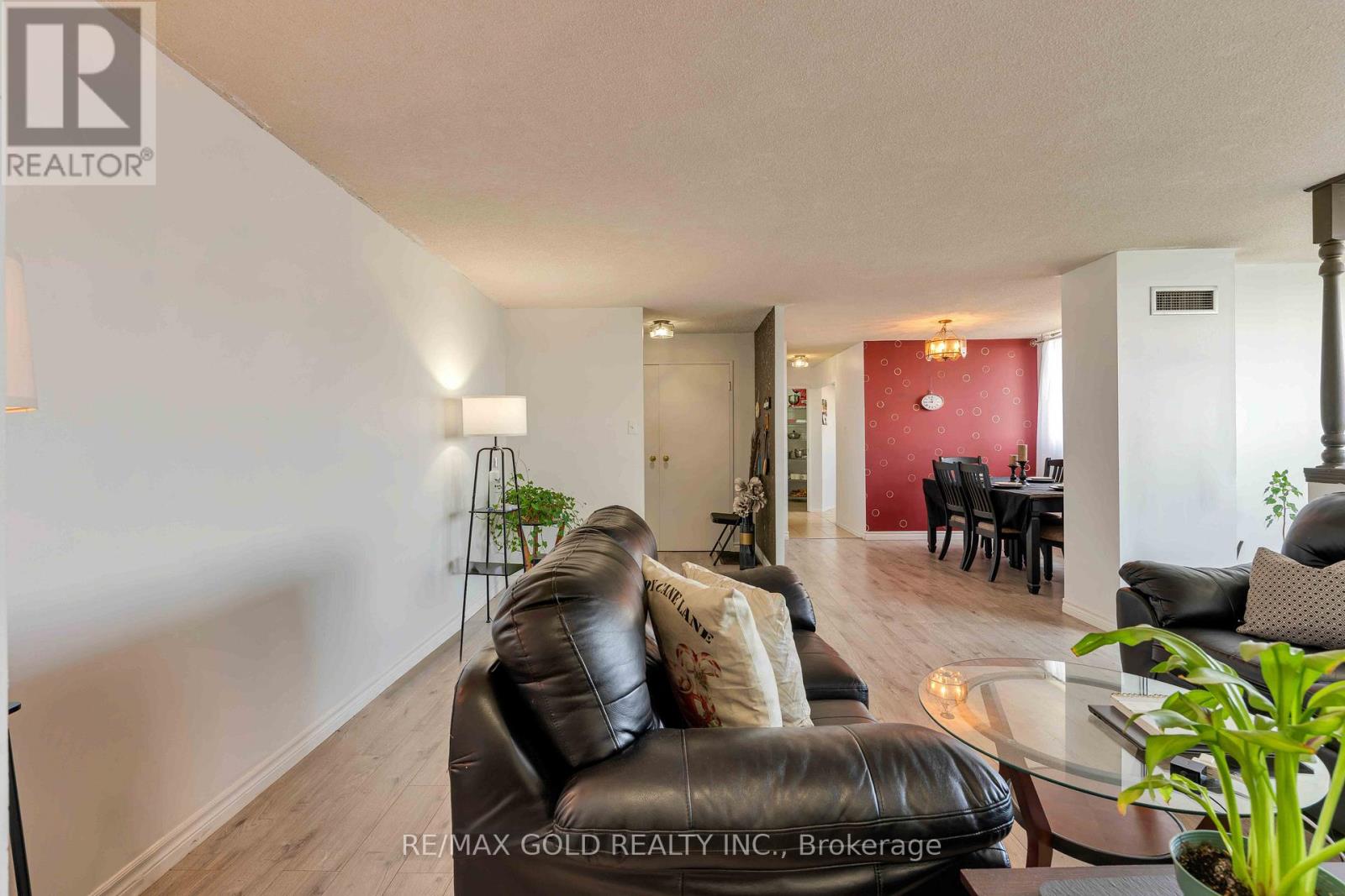 #2101 3700 KANEFF CRESCENT - 12