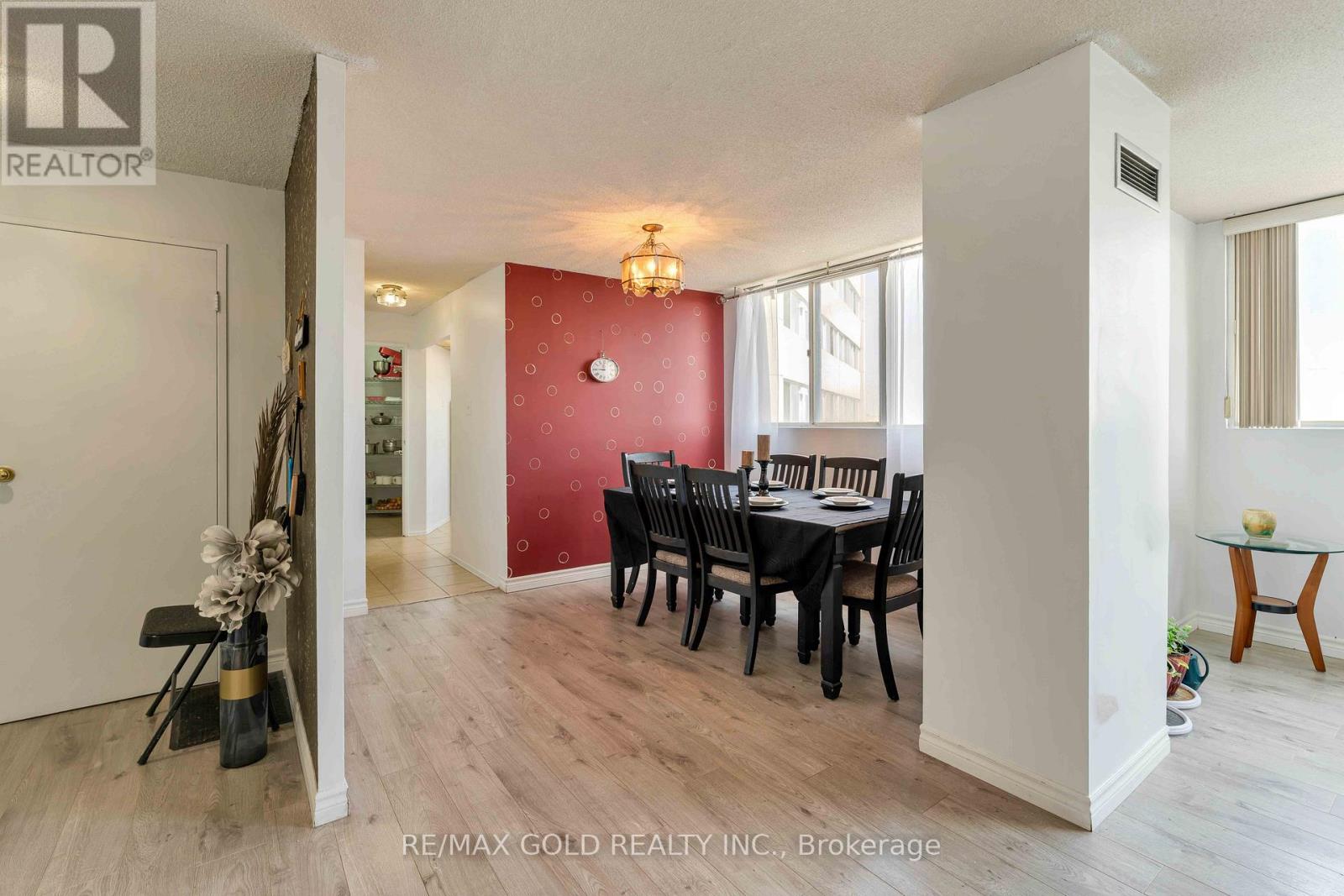 #2101 3700 KANEFF CRESCENT - 13