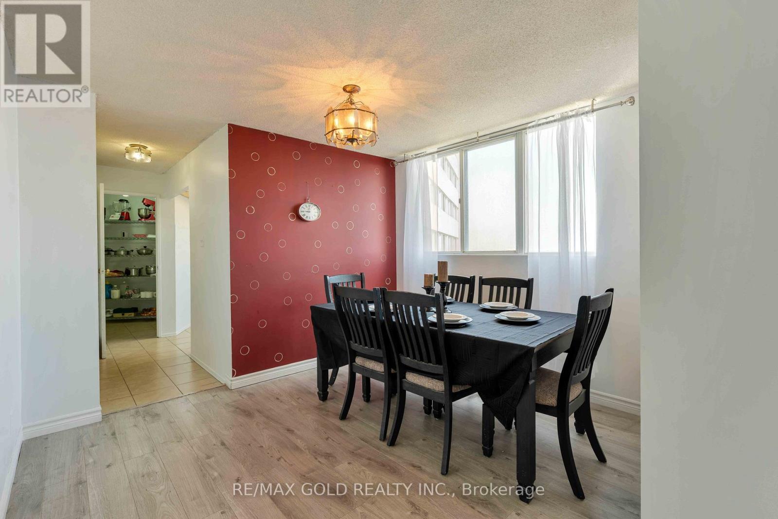 #2101 3700 KANEFF CRESCENT - 14