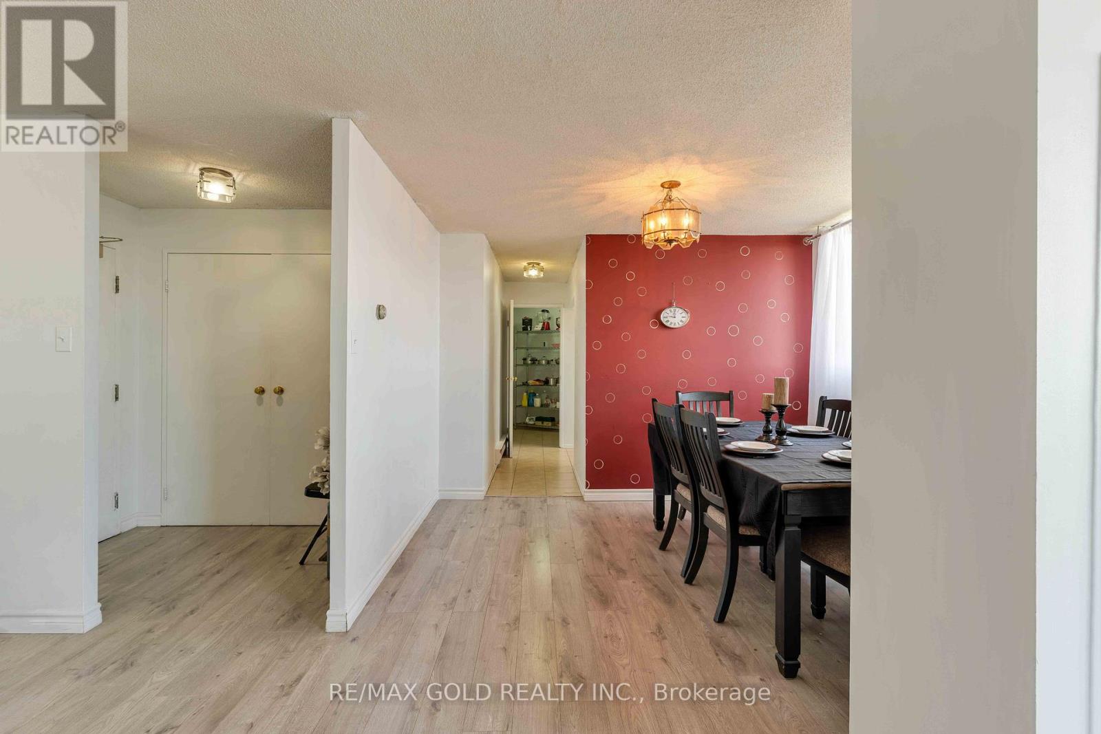 #2101 3700 KANEFF CRESCENT - 17