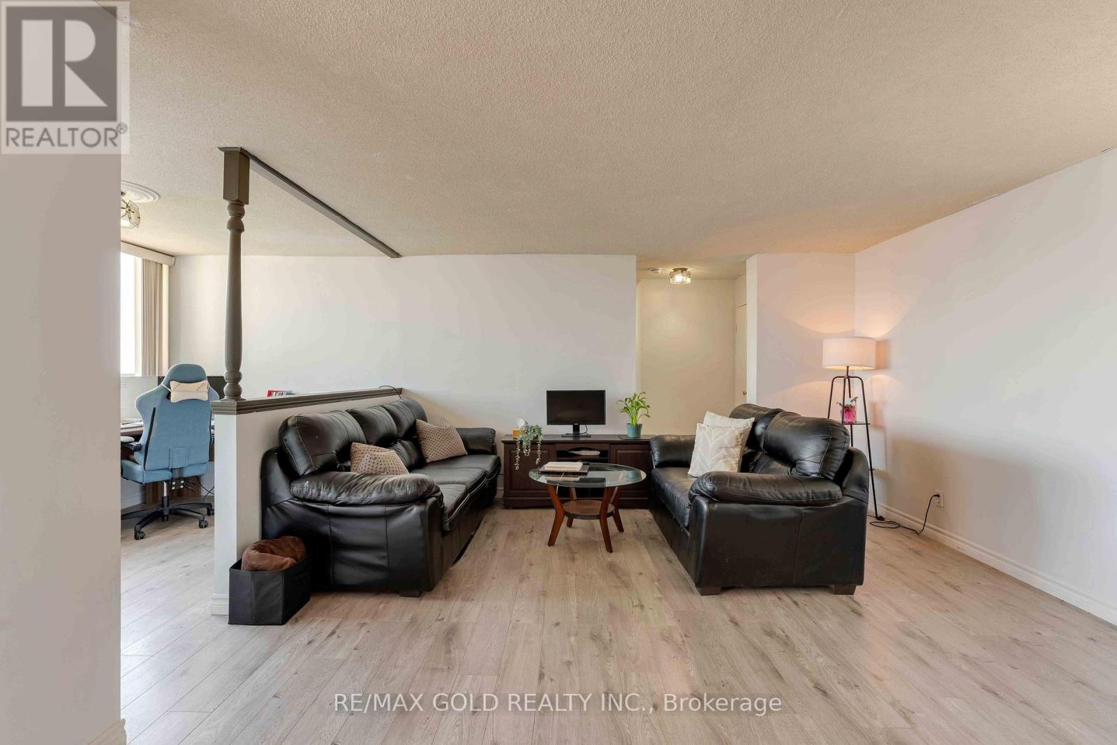 #2101 3700 KANEFF CRESCENT - 18